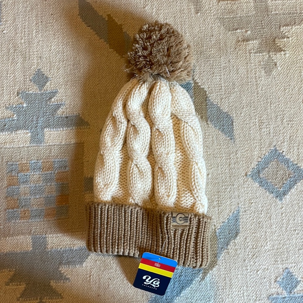 NWT cream and tan winter Pom hat